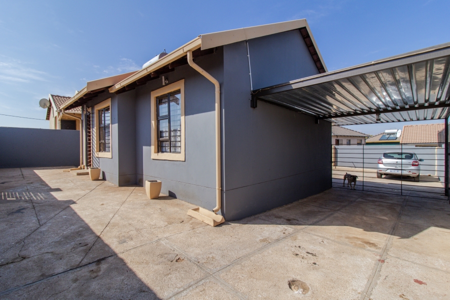 2 Bedroom Property for Sale in Lenasia South Gauteng