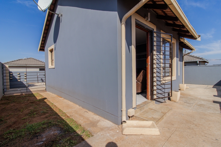 2 Bedroom Property for Sale in Lenasia South Gauteng