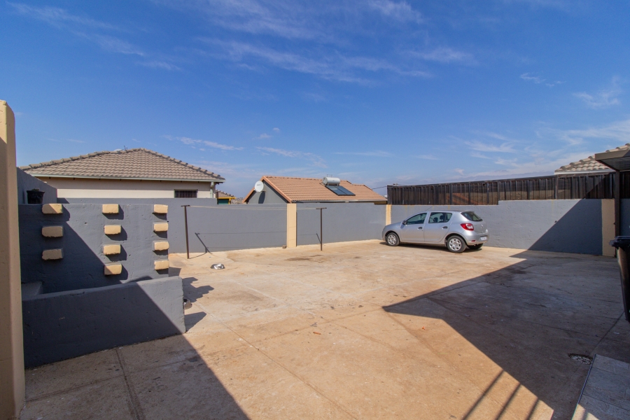 2 Bedroom Property for Sale in Lenasia South Gauteng