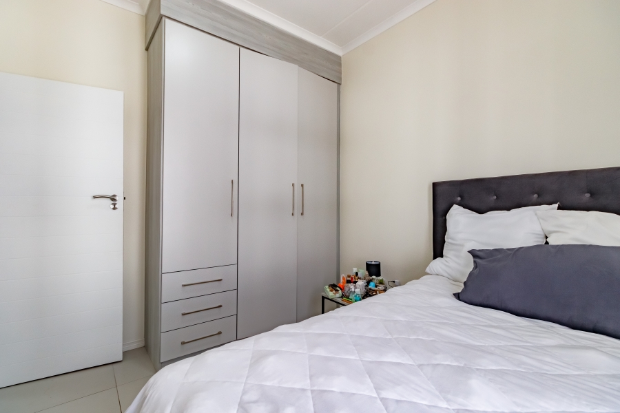 1 Bedroom Property for Sale in Erand Gardens Gauteng