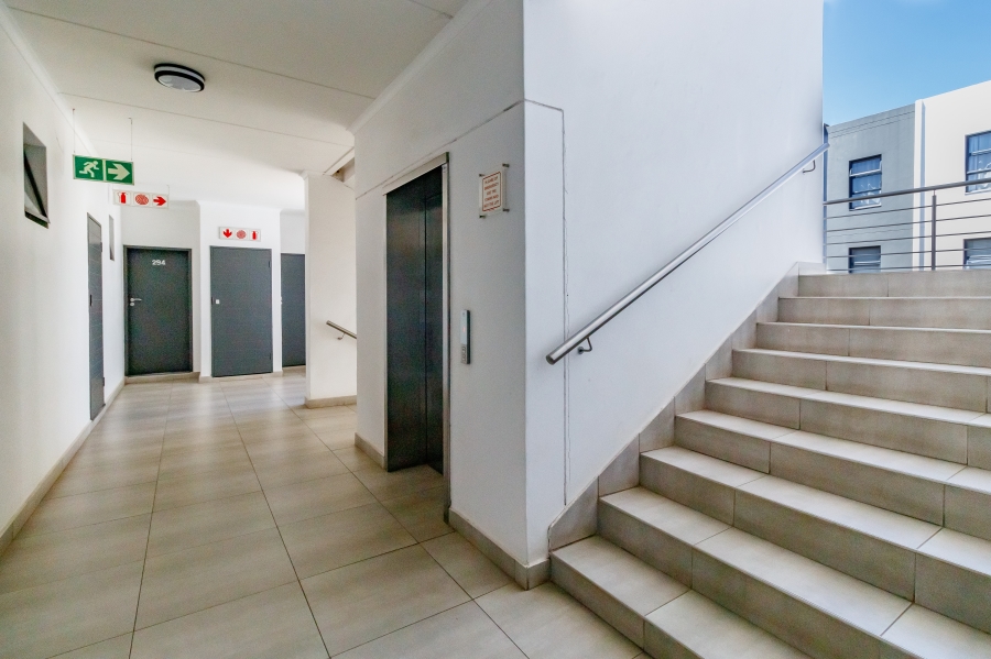 1 Bedroom Property for Sale in Erand Gardens Gauteng