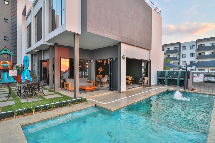 1 Bedroom Property for Sale in Erand Gardens Gauteng