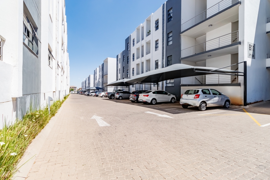 1 Bedroom Property for Sale in Erand Gardens Gauteng