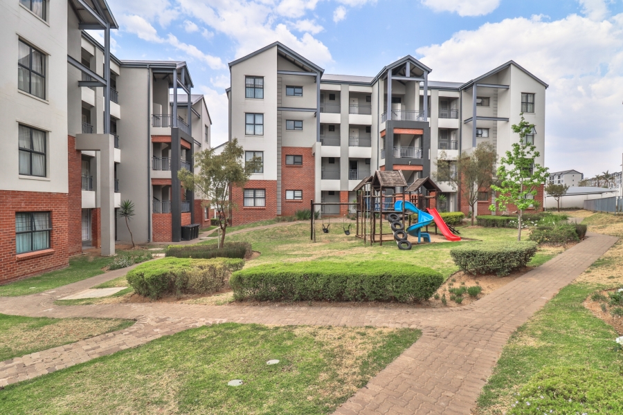 1 Bedroom Property for Sale in Erand Gardens Gauteng