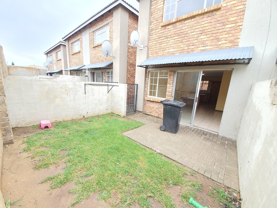 To Let 2 Bedroom Property for Rent in Birchleigh Gauteng