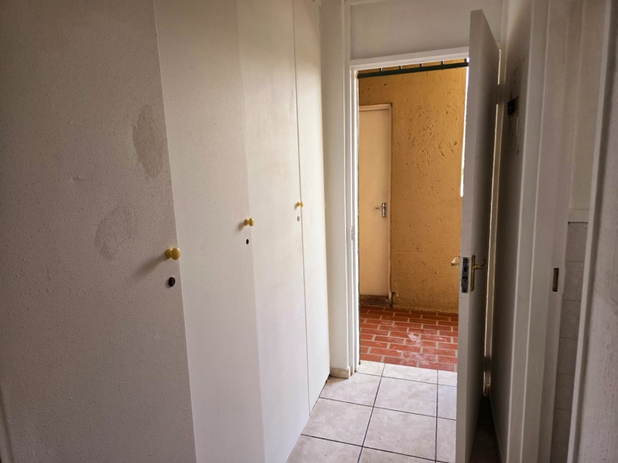 1 Bedroom Property for Sale in Bryanston Gauteng