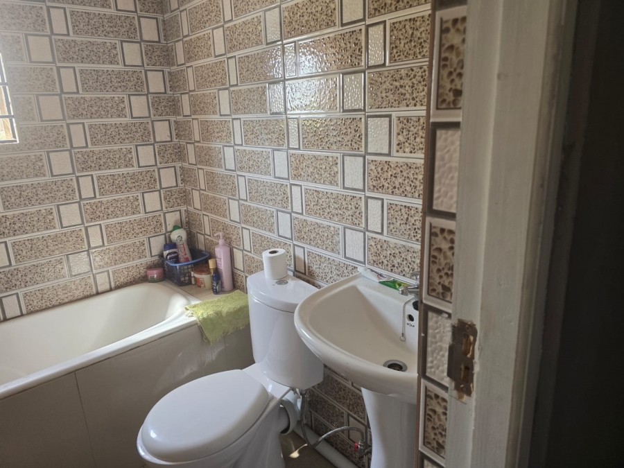 8 Bedroom Property for Sale in Observatory Gauteng
