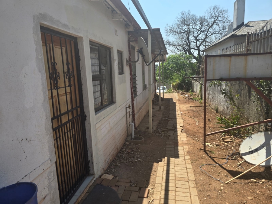8 Bedroom Property for Sale in Observatory Gauteng