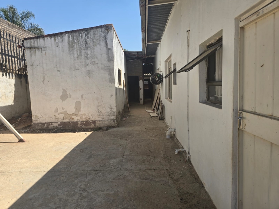 8 Bedroom Property for Sale in Observatory Gauteng