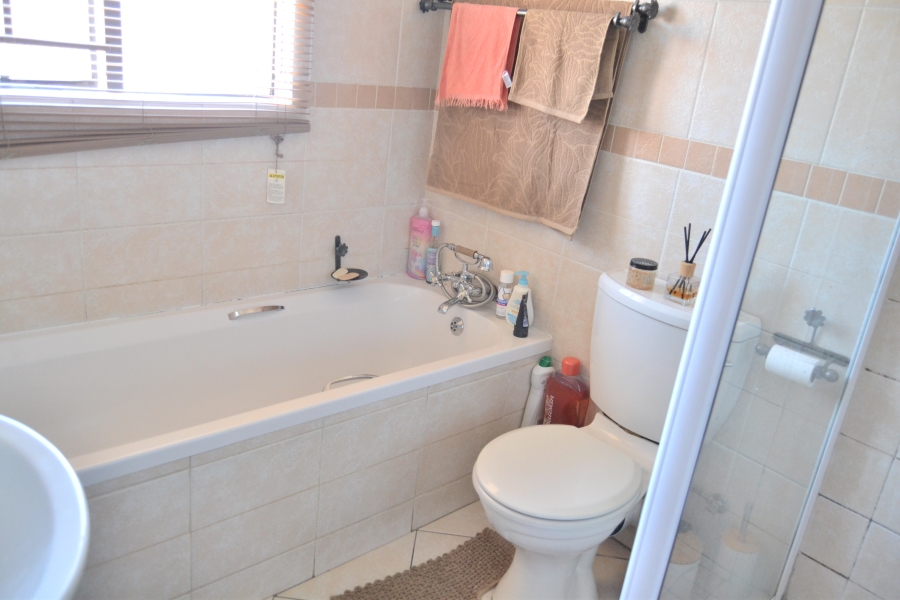 3 Bedroom Property for Sale in Monavoni Gauteng