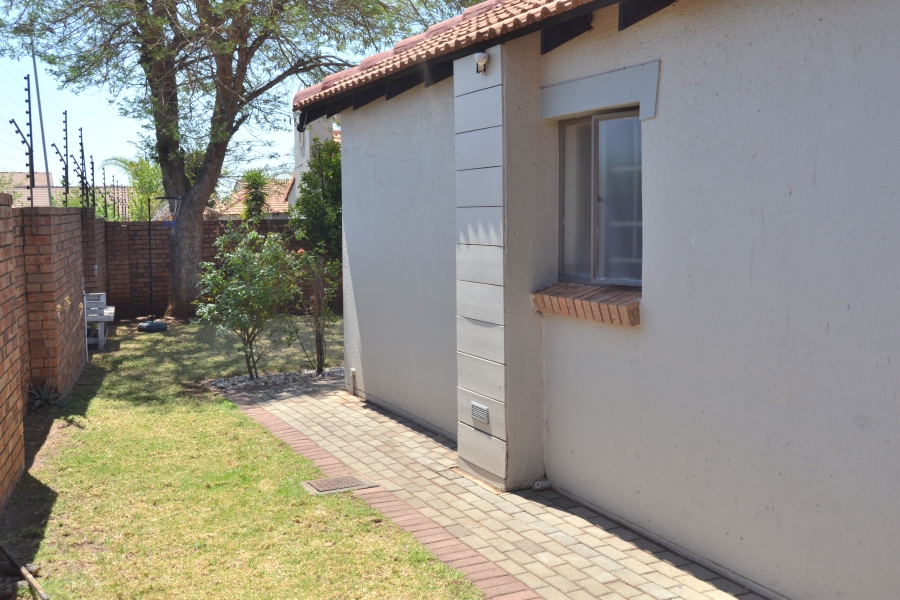 3 Bedroom Property for Sale in Monavoni Gauteng