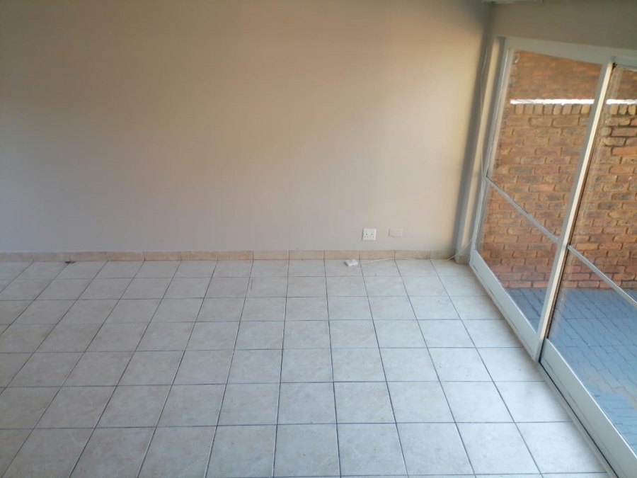 2 Bedroom Property for Sale in Pretoria North Gauteng