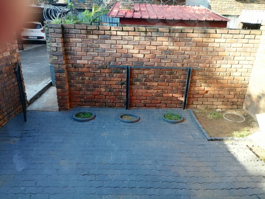 2 Bedroom Property for Sale in Pretoria North Gauteng