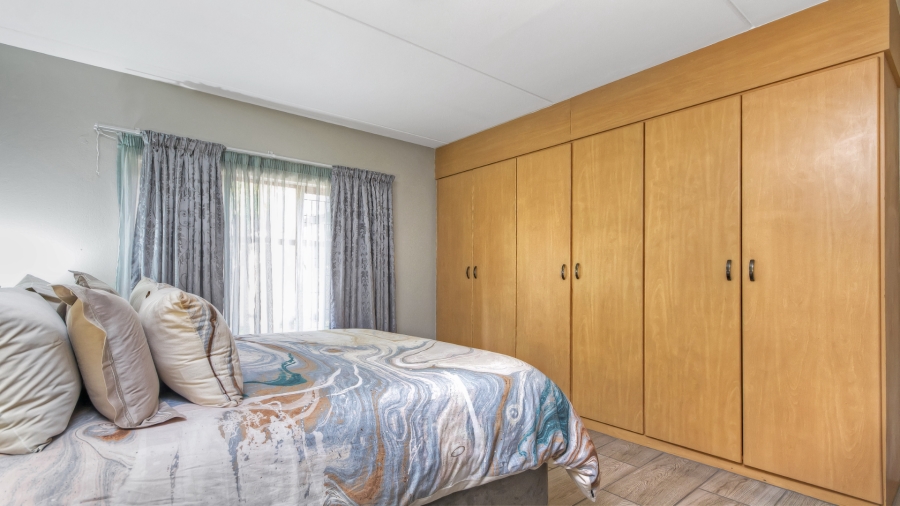 2 Bedroom Property for Sale in Sunninghill Gauteng