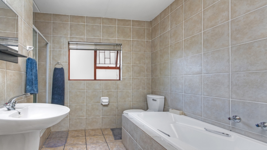 2 Bedroom Property for Sale in Sunninghill Gauteng