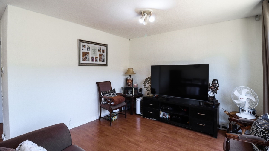 4 Bedroom Property for Sale in Corlett Gardens Gauteng