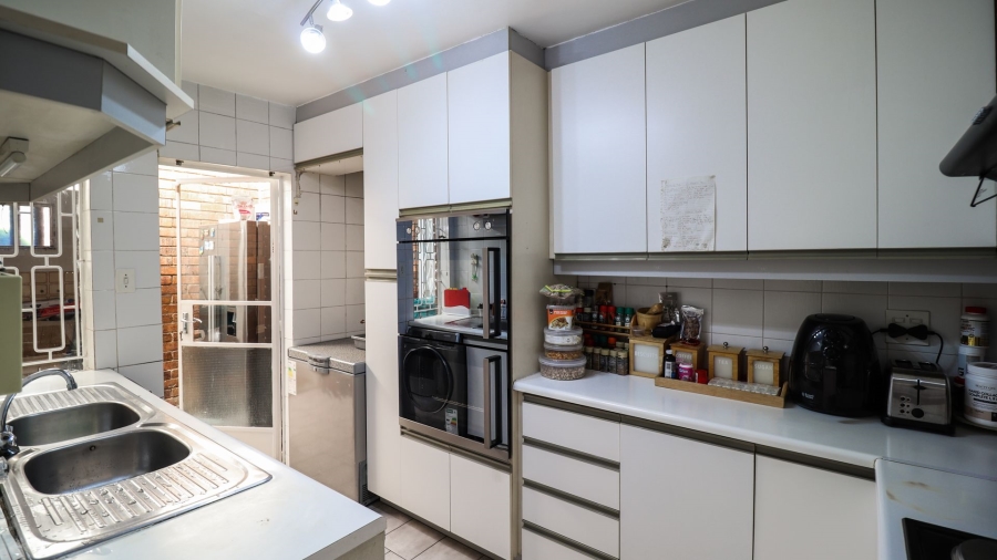 4 Bedroom Property for Sale in Corlett Gardens Gauteng