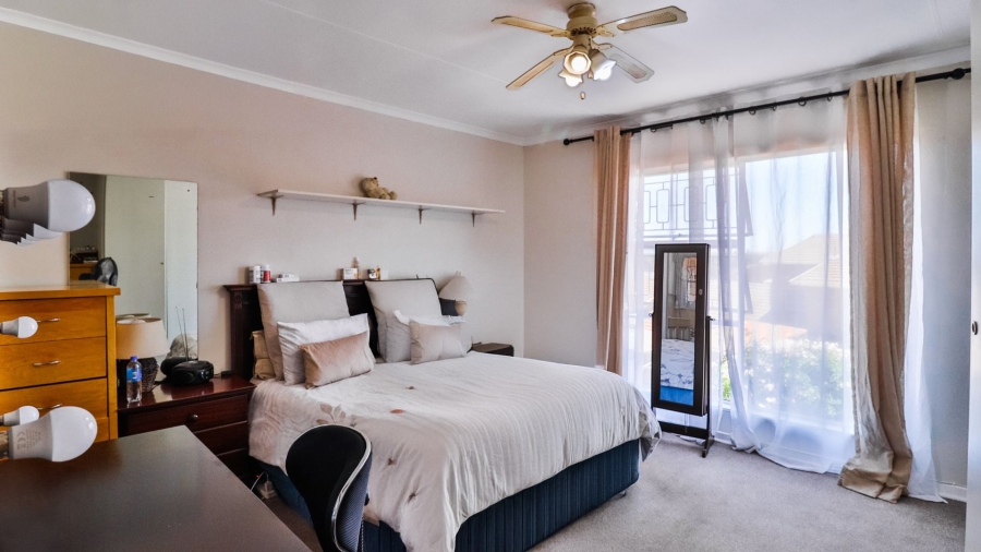 4 Bedroom Property for Sale in Corlett Gardens Gauteng