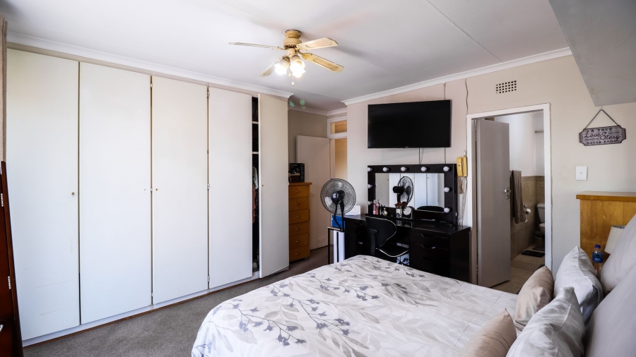 4 Bedroom Property for Sale in Corlett Gardens Gauteng