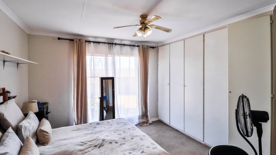 4 Bedroom Property for Sale in Corlett Gardens Gauteng