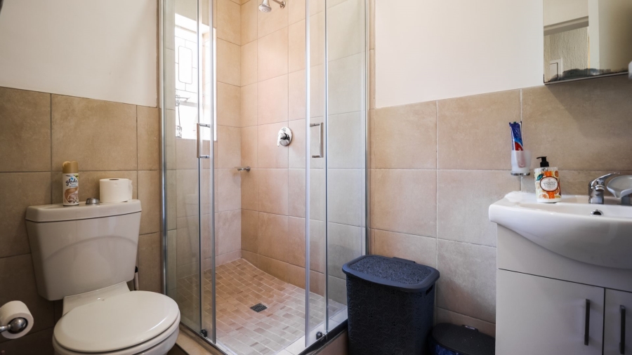 4 Bedroom Property for Sale in Corlett Gardens Gauteng