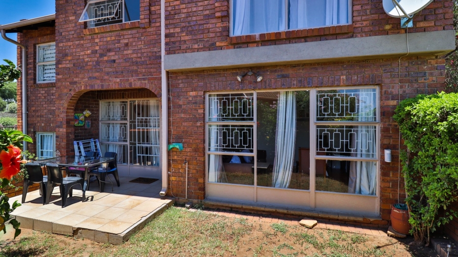 4 Bedroom Property for Sale in Corlett Gardens Gauteng