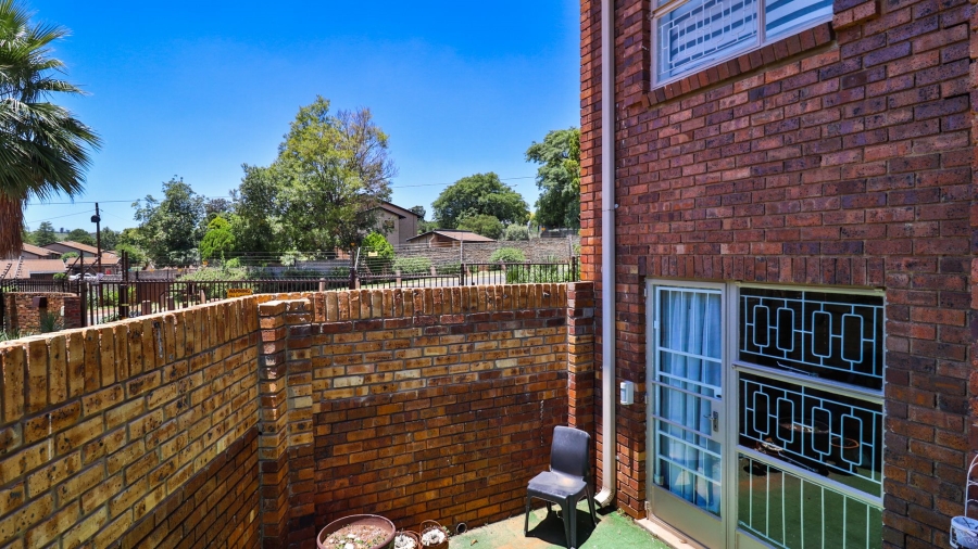 4 Bedroom Property for Sale in Corlett Gardens Gauteng