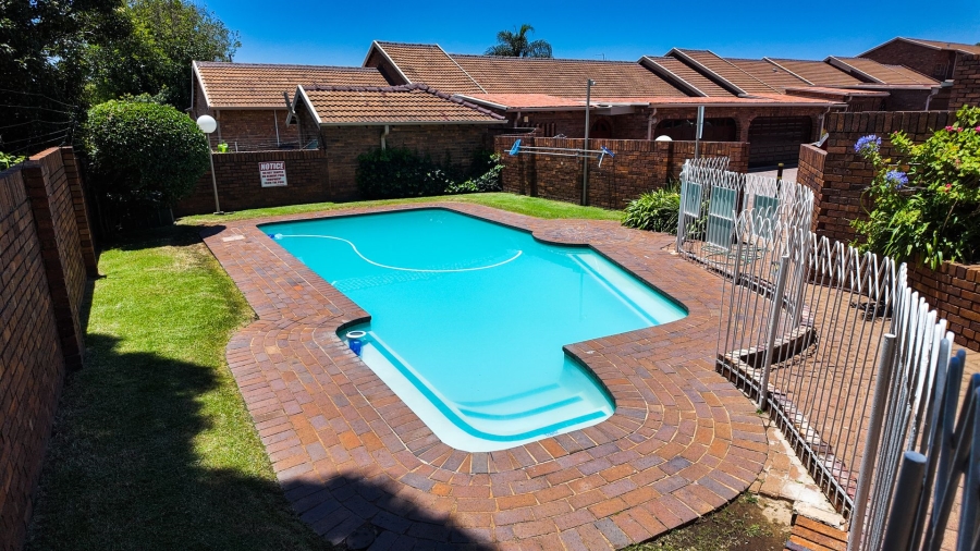 4 Bedroom Property for Sale in Corlett Gardens Gauteng