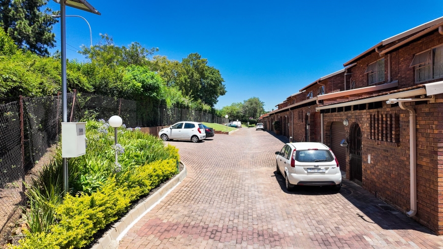 4 Bedroom Property for Sale in Corlett Gardens Gauteng