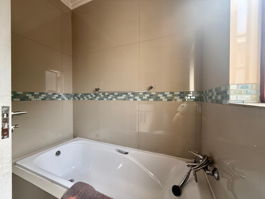4 Bedroom Property for Sale in Amberfield Gauteng