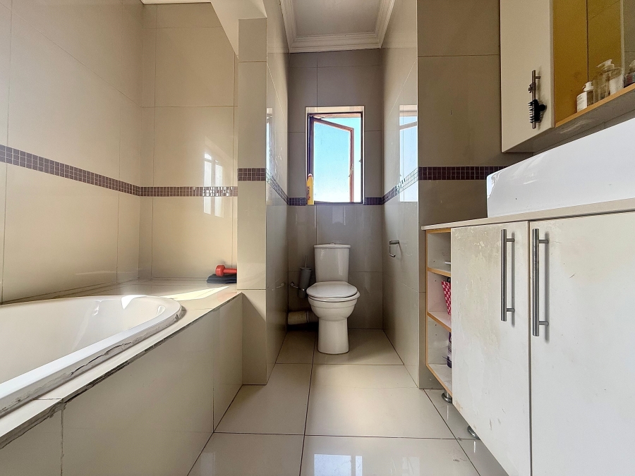 4 Bedroom Property for Sale in Amberfield Gauteng
