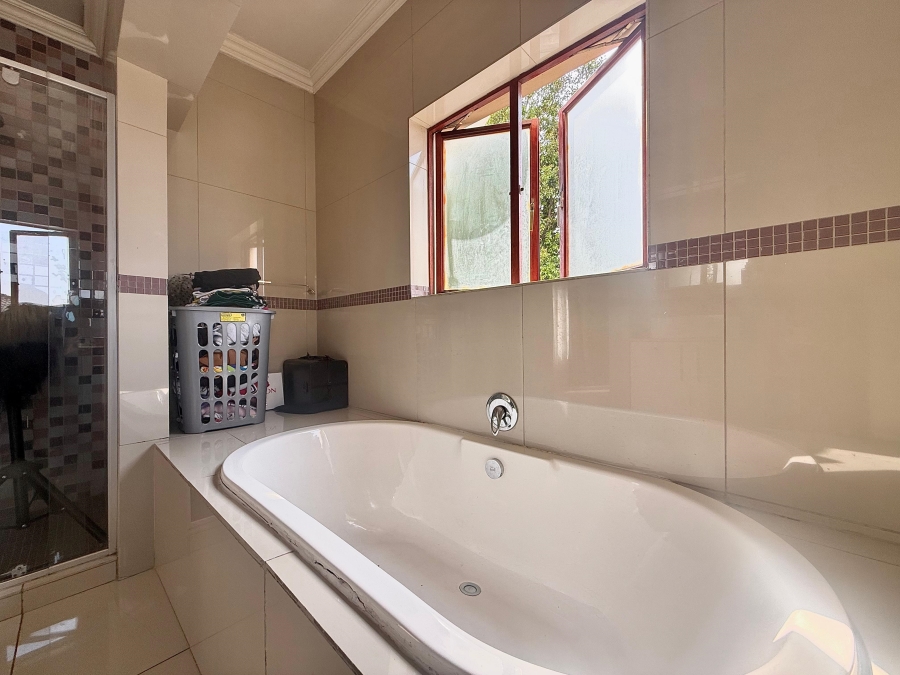 4 Bedroom Property for Sale in Amberfield Gauteng