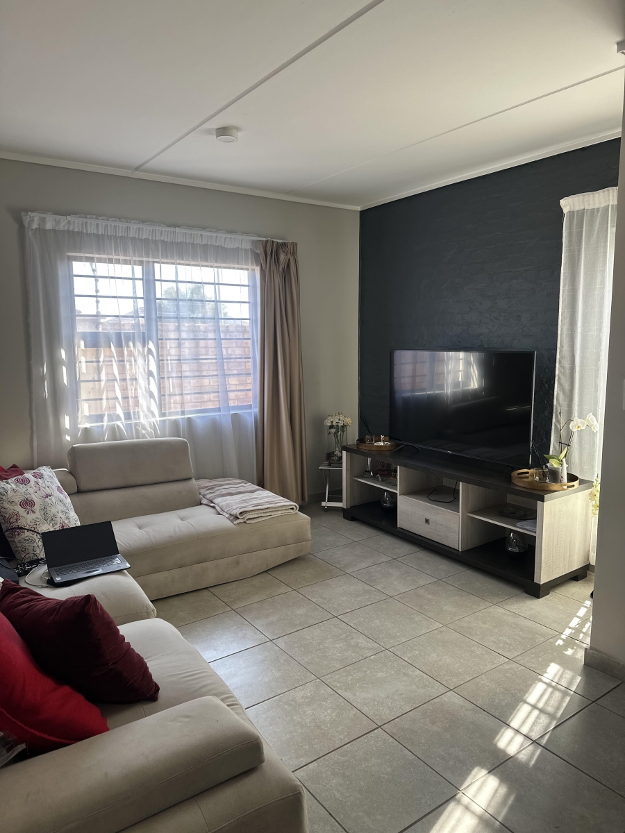 4 Bedroom Property for Sale in Lotus Gardens Gauteng