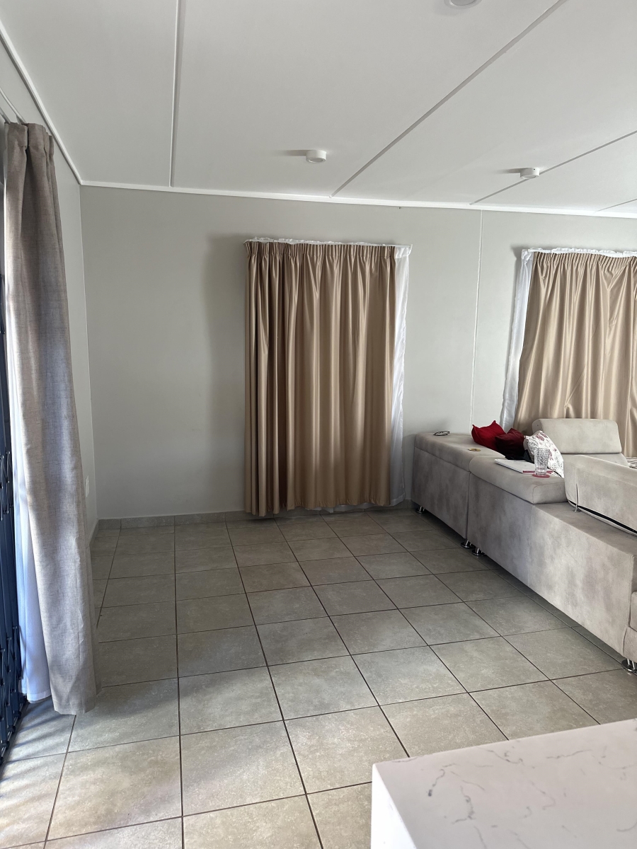 4 Bedroom Property for Sale in Lotus Gardens Gauteng