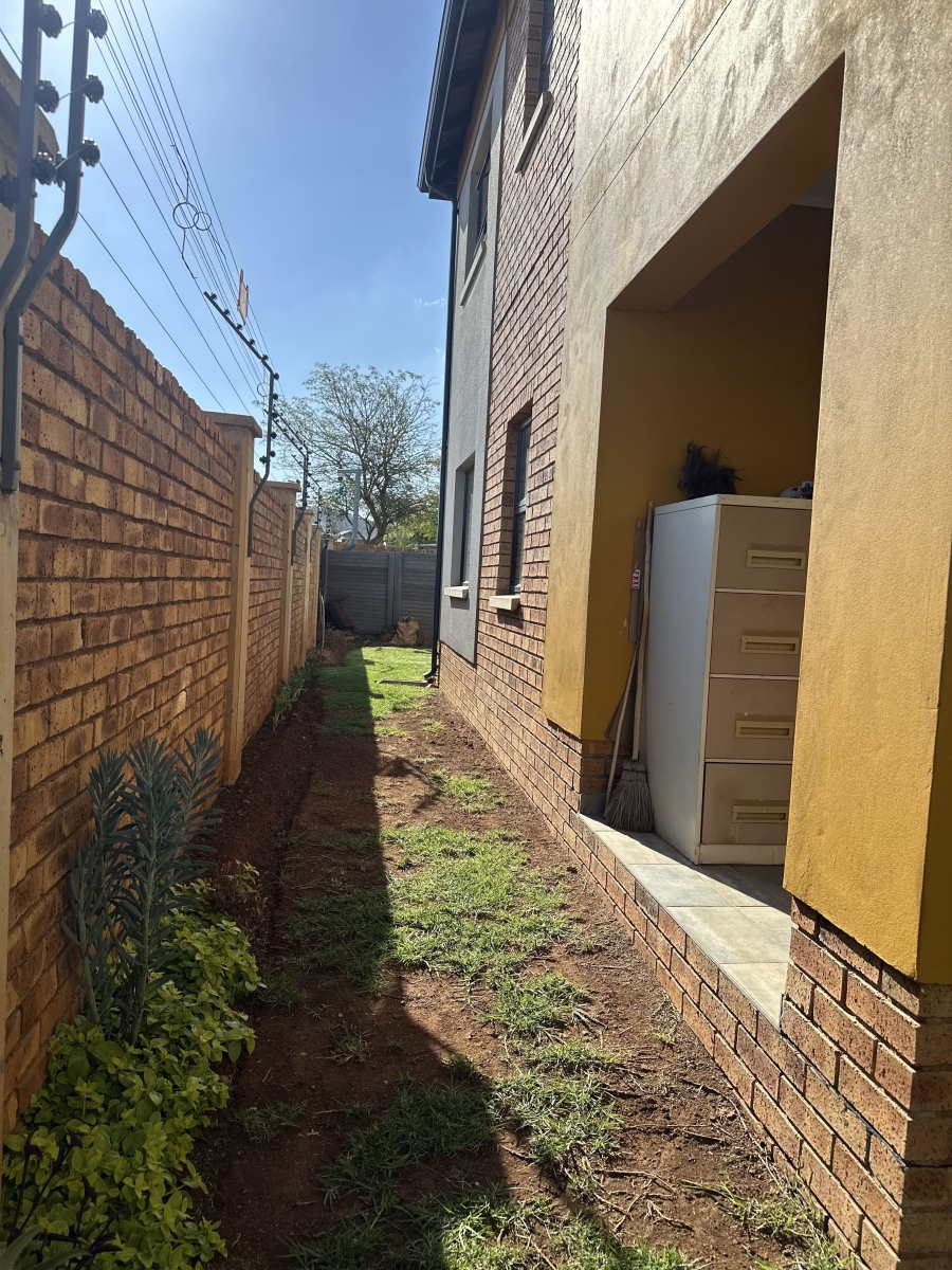 4 Bedroom Property for Sale in Lotus Gardens Gauteng