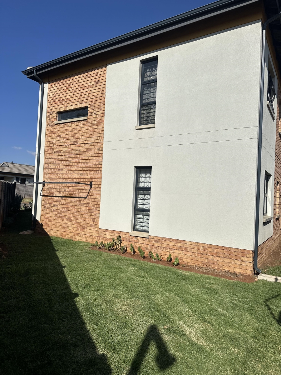 4 Bedroom Property for Sale in Lotus Gardens Gauteng