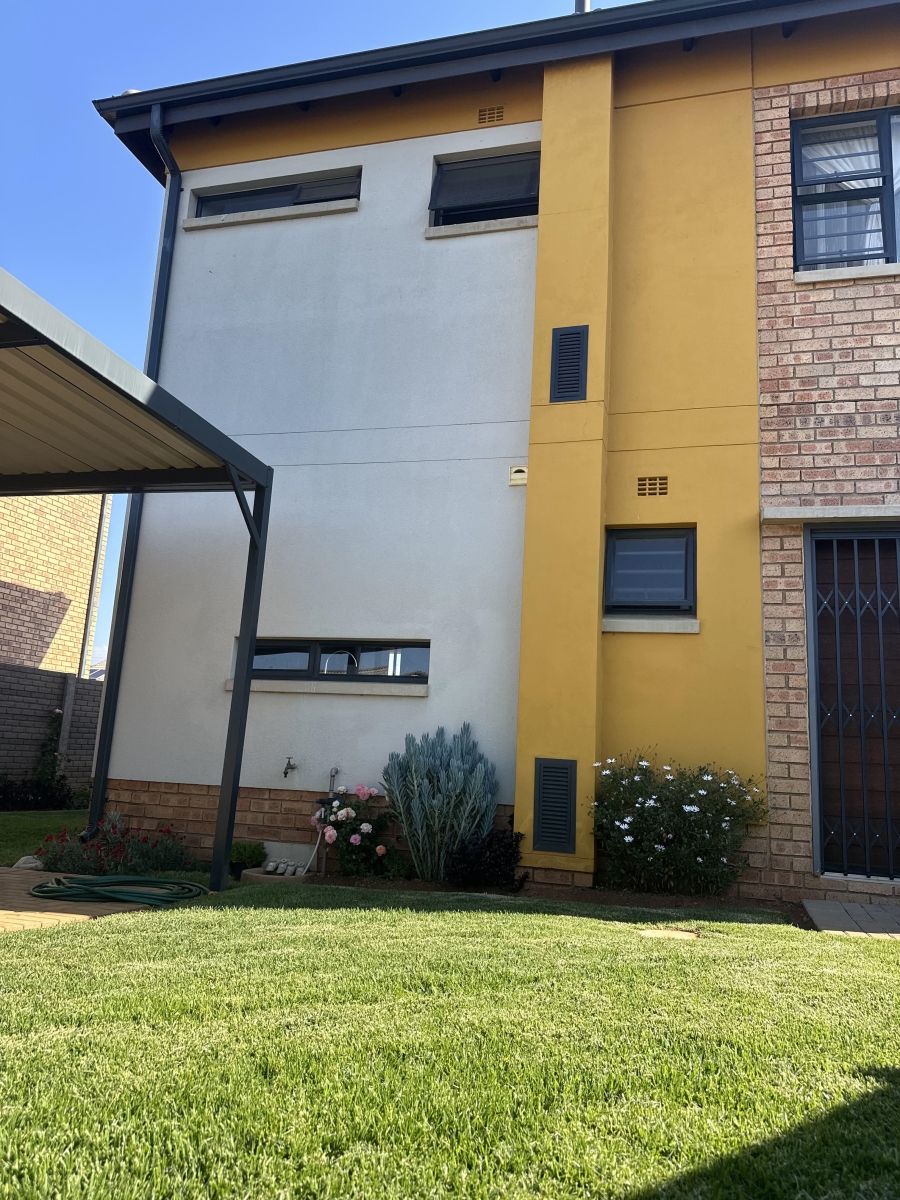 4 Bedroom Property for Sale in Lotus Gardens Gauteng