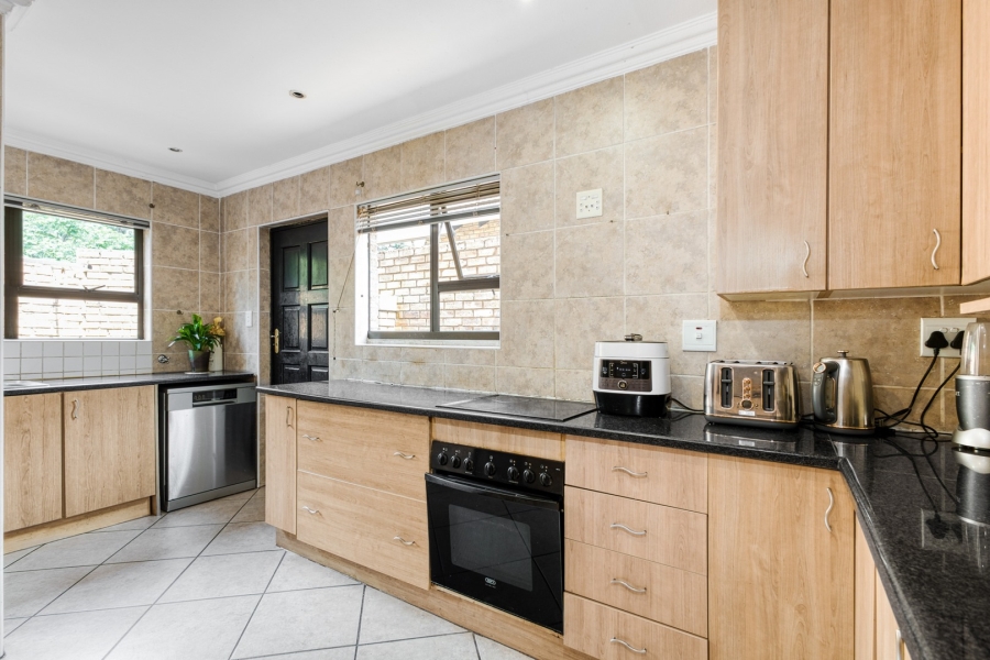 5 Bedroom Property for Sale in Beverley Gauteng