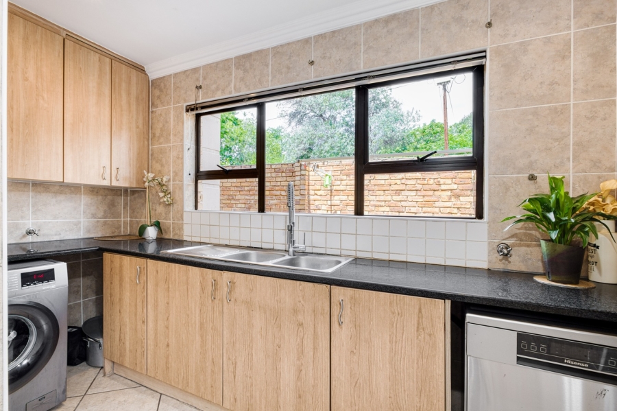 5 Bedroom Property for Sale in Beverley Gauteng