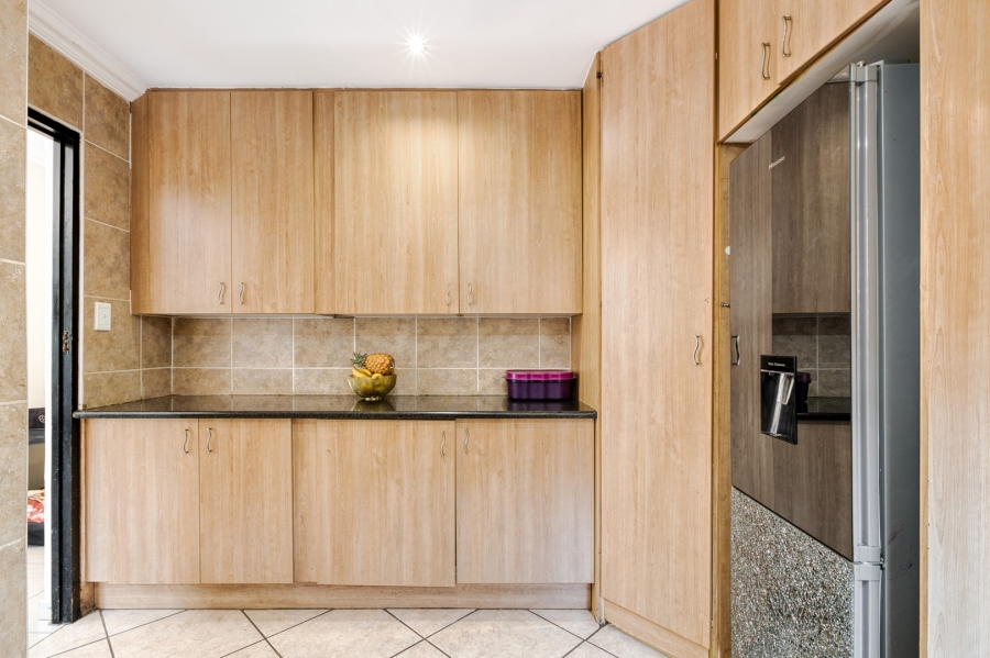 5 Bedroom Property for Sale in Beverley Gauteng