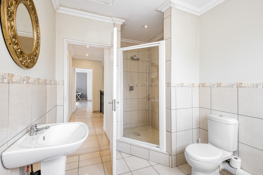 5 Bedroom Property for Sale in Beverley Gauteng