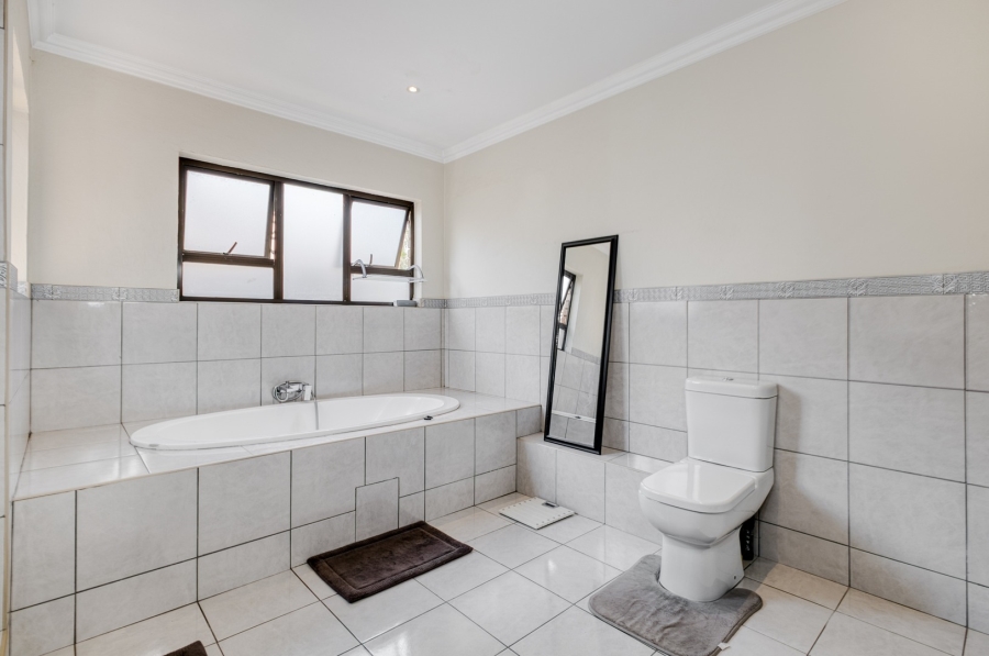 5 Bedroom Property for Sale in Beverley Gauteng