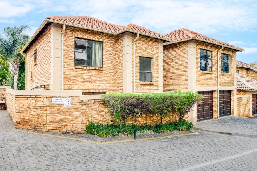 5 Bedroom Property for Sale in Beverley Gauteng