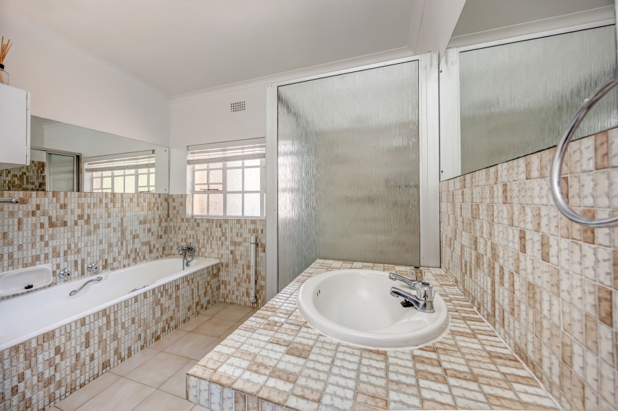 To Let 4 Bedroom Property for Rent in Parkmore Gauteng