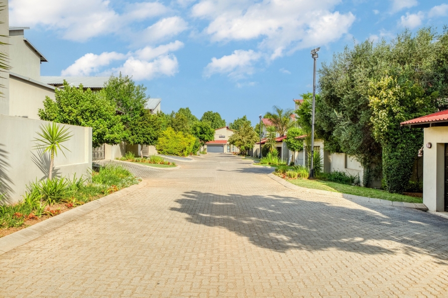 4 Bedroom Property for Sale in Cedar Creek Gauteng