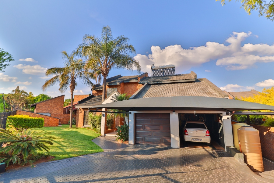5 Bedroom Property for Sale in Moreleta Park Gauteng