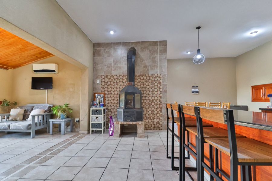 5 Bedroom Property for Sale in Moreleta Park Gauteng