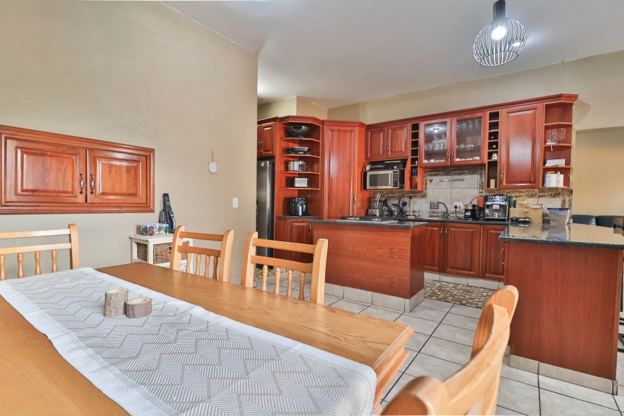 5 Bedroom Property for Sale in Moreleta Park Gauteng