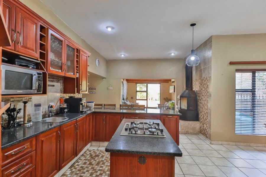 5 Bedroom Property for Sale in Moreleta Park Gauteng