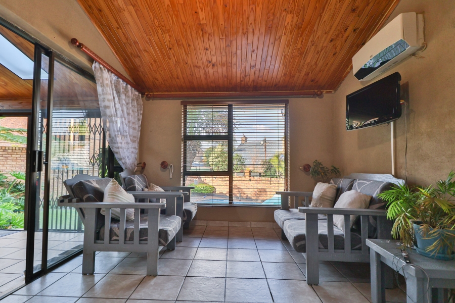 5 Bedroom Property for Sale in Moreleta Park Gauteng